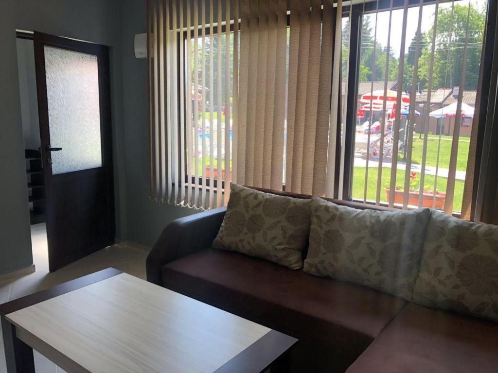 Хотелски Комплекс Саня Apriltsi  Extérieur photo